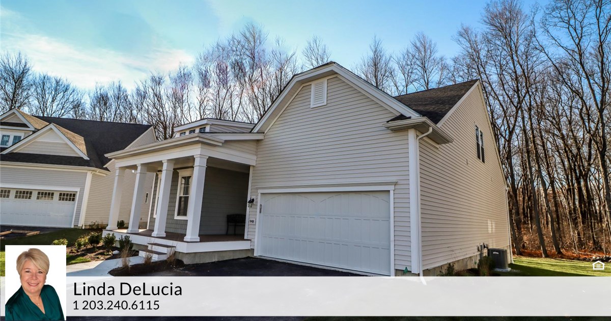 948 Mackenzie Ln, Oxford, CT 06478